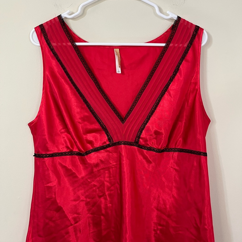 Gilligan & O’Malley Red Black Lace Detail V-Neck Sleep Shirt - Picture 2 of 7